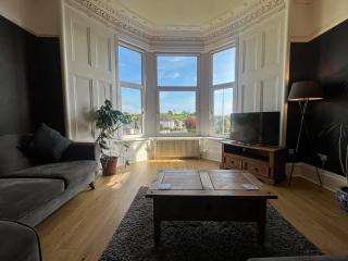 A Spacious Flat with Character - Private Car Space - Paisley - 3
