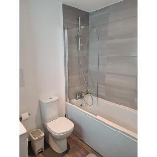 Stylish One Bedroom City Centre Apartment with Free Parking - Birmingham - 7