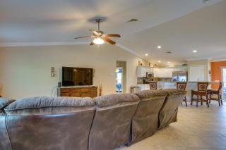 Family-Friendly Home about 10 Mi to Dtwn Cape Coral - Cape Coral - 4