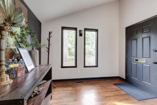 NEW - Modern Rustic Retreat Ardmore Chalet - 5