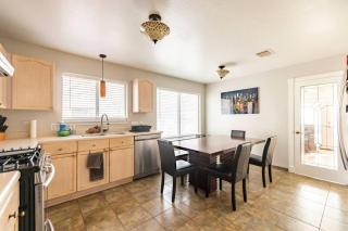 Opuluxe Poolside Paradise Sleeps 6 - 9