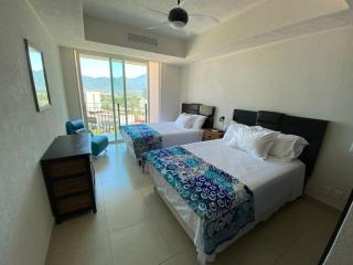 Ocean front Grand Venetian corner condo - Puerto Vallarta - 4