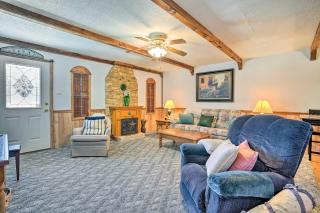 Charming Ingram Home with Yard and Furnished Patio! - Ingram - 6