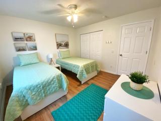 *NEW*Sunshine Gorgeous- 3BD/2BA -Private Backyard! - Port Orange - 1