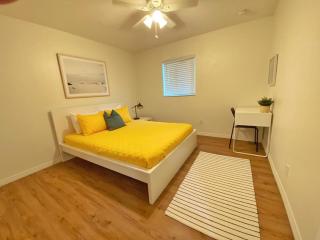 *NEW*Sunshine Gorgeous- 3BD/2BA -Private Backyard! - Port Orange - 2