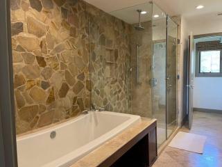 Lakeview Bungalow-Access to Lake, Pool, Gym, &Park - Lago Vista - 1