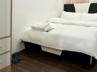 Private room with AC and fan at EKG MANILA House Rental - Manila - 1