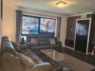 Travel Host 3 BEDROOM HOUSE WITH FREE PARKING - Nitshill - 7
