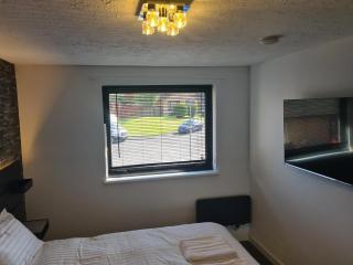 Travel Host 3 BEDROOM HOUSE WITH FREE PARKING - Nitshill - 5