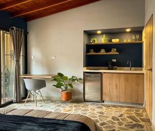 Spacious balcony inside your own private studio - Medellín - 7