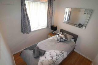 Spacious three bedroom house with off road parking - Birmingham - 7