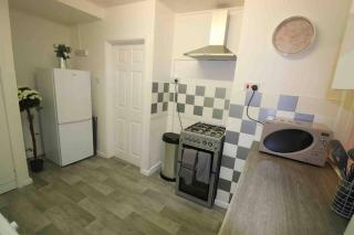Spacious three bedroom house with off road parking - Birmingham - 3