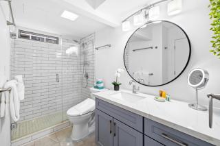 Stylish Waikiki Gem with Ocean View and Free Parking! - Honolulu - 6