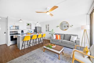 Stylish Waikiki Gem with Ocean View and Free Parking! - Honolulu - 1