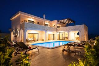 Villa Roza s privatnim grijanim bazenom i jacuzzijem - Sukošan - 0