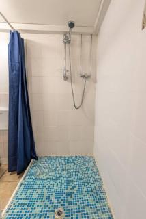 The Tempest quirky apartment with stunning views - 2