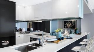 Luxury Private Queen Room with Balcony & Bathroom in Shared Apartment Panorama Gold Coast - 1