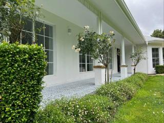 Grounds of Robertson. Stylish and Exclusive. - 7