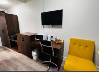 OUYEN MOTEL - - 5