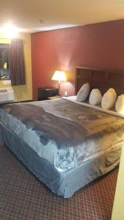 Hotel 2 Queen Beds Hotel Room 204 wifi - 9