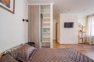 Top-Floor Studio with Courtyard View in UNESCO Area, Murnieku street Residence - 4