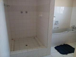 Neat guest suite with office corner - 2101 - Harare - 5