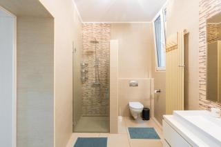 Vibrant and spacious downtown Budapest flat - Budapest - 3