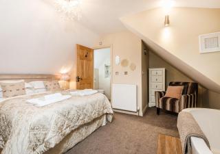 Ewelands House - Sleights - 6