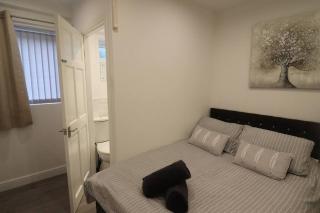 Stylish one bed apartment with off road parking - Birmingham - 9