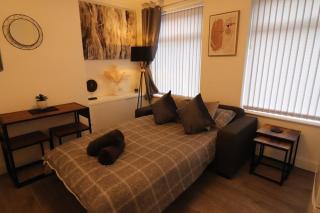 Stylish one bed apartment with off road parking - Birmingham - 5