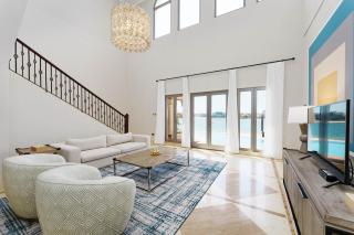 Maison Privee - Palm Jumeirah Beach Front XL Villa with Private Pool - Dubai - 6