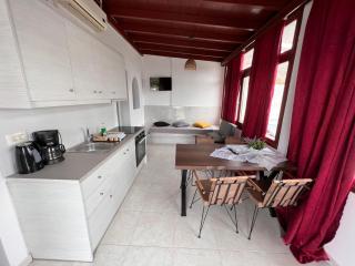Birds Villa Apartments with Heated Pool - Including Car and Breakfast - 5