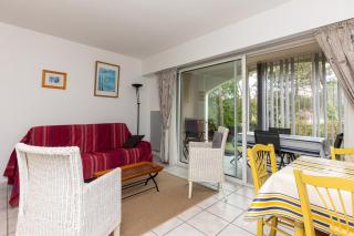 Résidence moderne avec piscine - 1