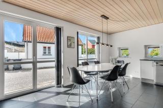 Beautiful Two-Storey, Central Holiday Home - Damgårdsvej 15A - Løkken - 1