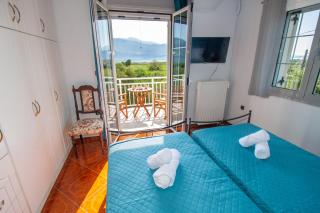 SEA & OLIVES HOUSE - 1