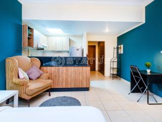 Canal View Studio - Burj Al Najoom-L15 - Near Dubai Mall - Dubai - 2