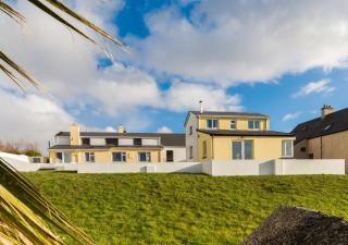 Large house with adjoining cottage close to Waterville - 0