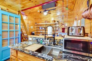Cozy Upstate New York Getaway with Fire Pit! - Williamstown - 4