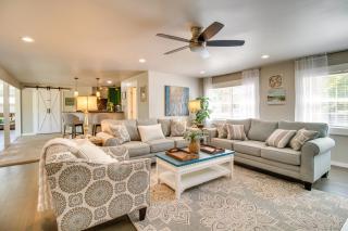 Charming Mountain Home Retreat Walk to Marina! - 0