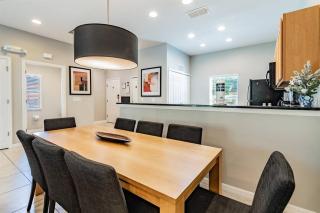 Elegant Jacuzzi Town House Near to Disney - No Carpet - Kissimmee - 2