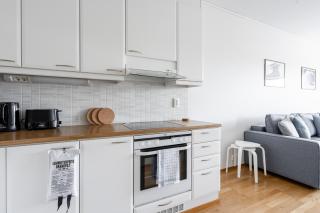 Top Floor 1BR Apartment in Tampella with Free Parking, Sauna & Balcony - 9