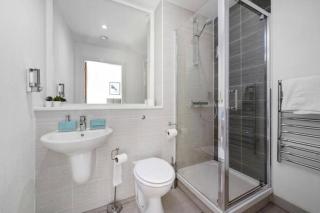Stunning 3-Bedroom Flat with Parking - 8
