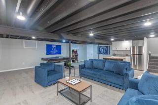 Modern Luxury 6-Bedroom Home with a Pool - Shawnee - 8