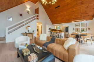 Modern Cabin 3/2 with cover garage - 6