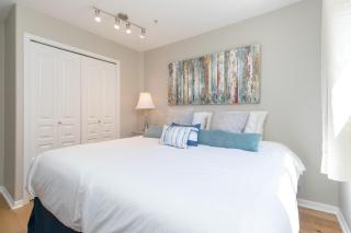 Deluxe 2 Bed 2 Bath And 5 Min Walk To Downtown And Seawalk - Victoria - 9