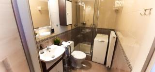 Rondo ONZ Metro, Krochmalna 32A Street - 8