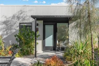 Unique Design 2-bedroom Apartment - 80 Walkscore! - 5