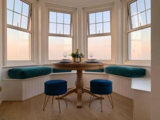 STUNNING SEA VIEWS BEACHFRONT 2 BED - 7