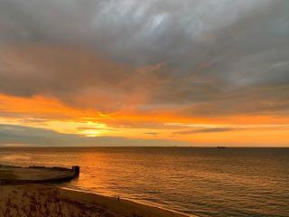 STUNNING SEA VIEWS BEACHFRONT 2 BED - 4