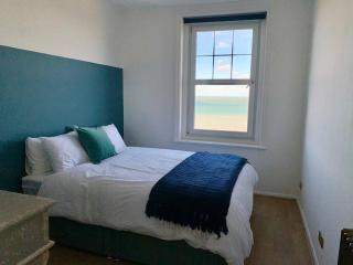 STUNNING SEA VIEWS BEACHFRONT 2 BED - 3
